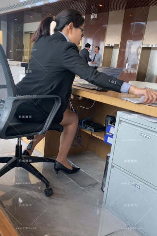 五星饭店开放式柜台-高管的肉丝美腿（视频版）