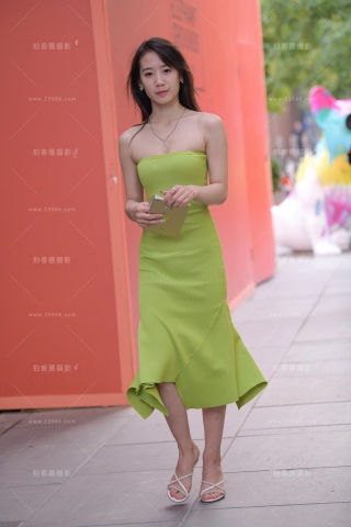 【街拍之魂赛帖】绿色包臀小姐姐