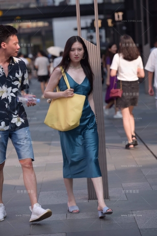 街拍长裙长发美女