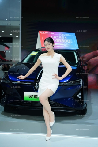 车展超薄丝腿素人女孩