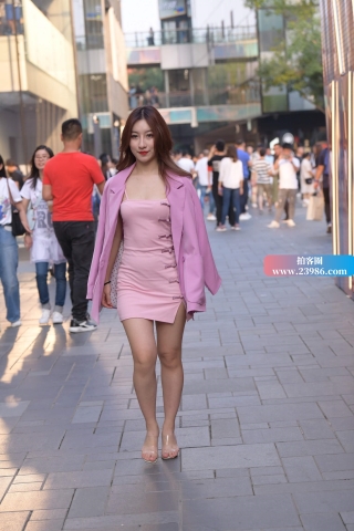 街拍粉色群女郎