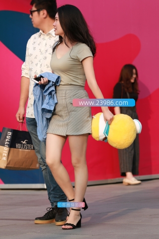 【小默赛帖】第1291篇★美女款款而行★