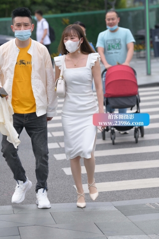 街拍白裙高跟朲槭