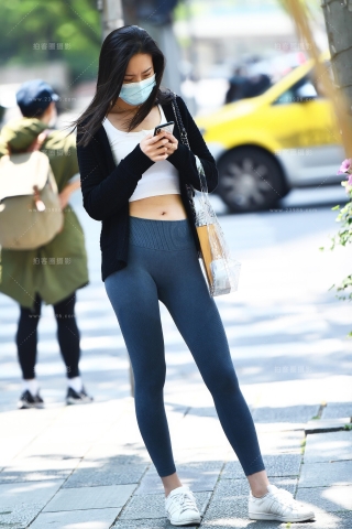 【咔喳赛贴】长腿紧身在找人