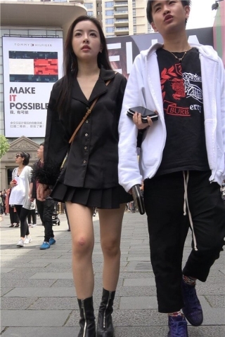 4K - 街拍性感的美腿短裙美女 [1.25 GB/MP4]（视频版）