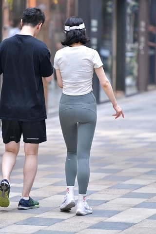 ★苗条灰绿紧身裤美女