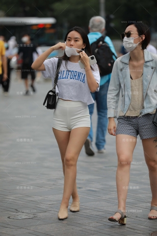 街拍长腿蜜臀姐姐