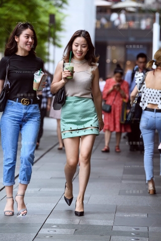 街拍气质成熟美女