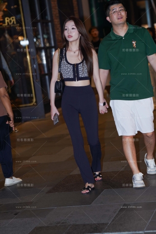 黑色紧身裤女盆友