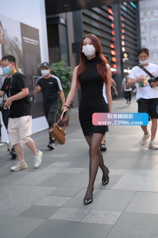 街拍嘿丝高跟美女