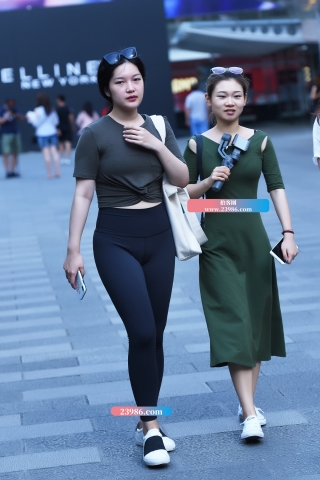 【咔喳赛贴】紧身少妇