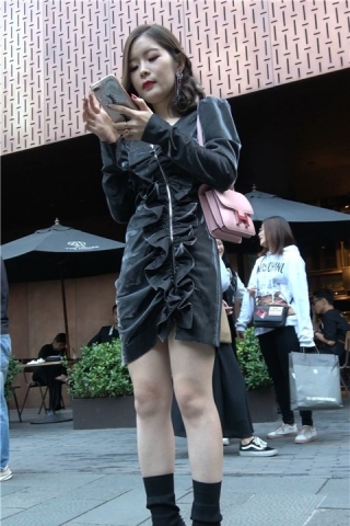 街拍性感贵妇 [1.20 GB/MP4]（视频版）