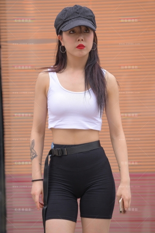 【街拍之魂赛帖】带帽子的酷女孩