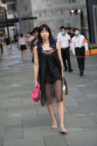 街拍美Zu凉鞋小妞