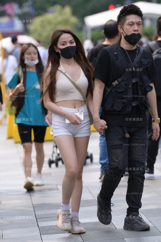 白热裤美腿女友