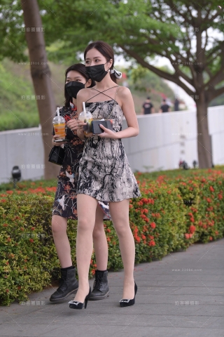 水汪汪的美腿肉丝高跟小姐姐