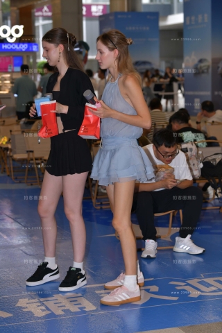 两位高挑的洋妞