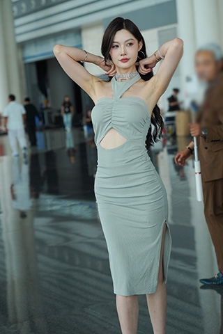 浅绿吊带 一抹性感