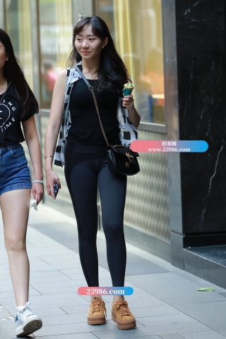 【视觉冲击赛帖】圆润 紧致，翘臀美女