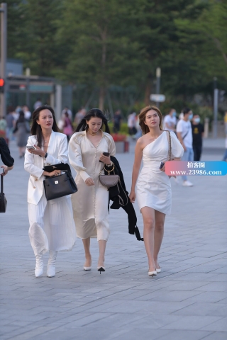 街拍性感美女姐妹