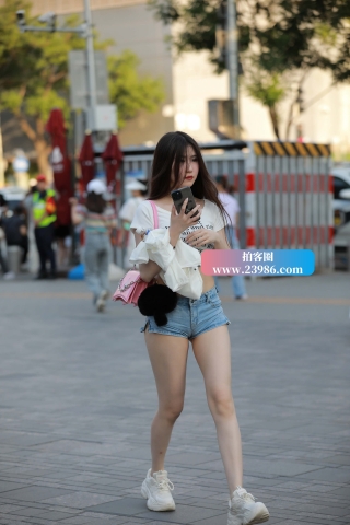 街拍超短热牛小仙女