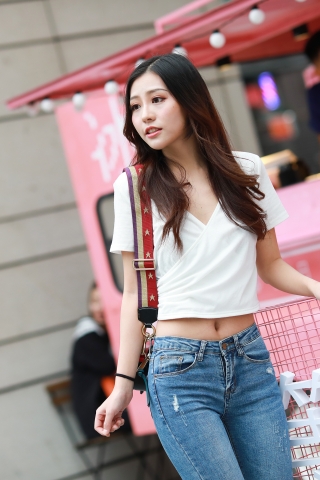 清纯可爱的紧牛美眉