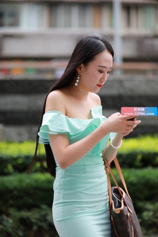 性感美女，在等谁呢