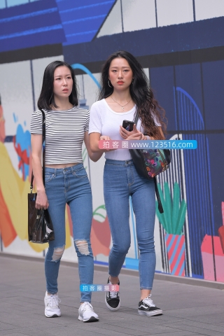 【街拍之魂赛帖】两个紧牛MM