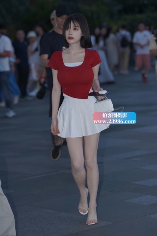 浅浅---红衣白短裙！