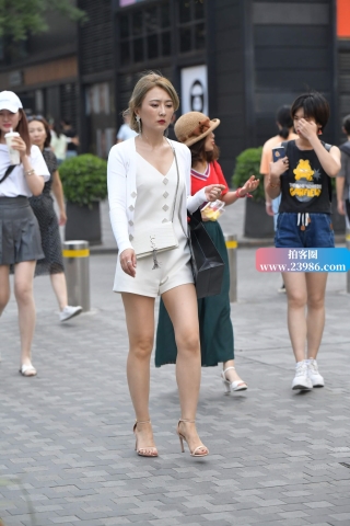 街拍美腿高跟玉腿美姐