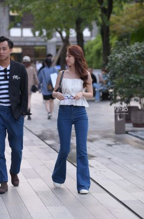 街拍小清新气质牛仔女孩