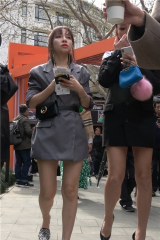 街拍性感美腿美女姐妹 [1.72 GB/MP4]（视频版）