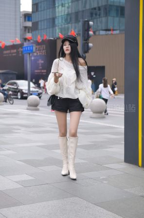 大长腿长靴时尚街拍美女