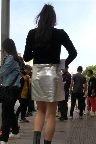 4k-街拍气质满满的银白裙马尾辫小姐姐 [0.99 GB]（视频版）