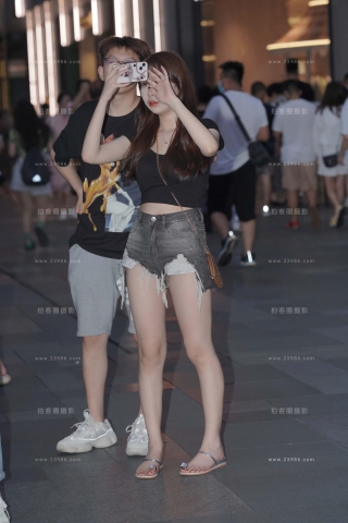 灰色热牛小姐姐