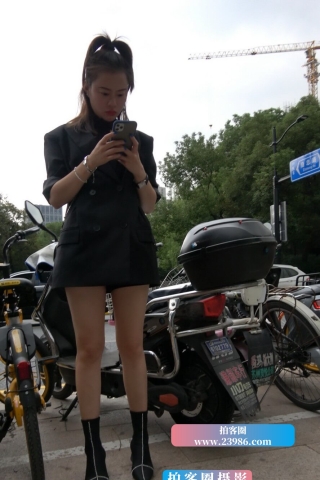 4K - 街拍西装外套美腿姑娘 [1.63 GB/MP4]（视频版）