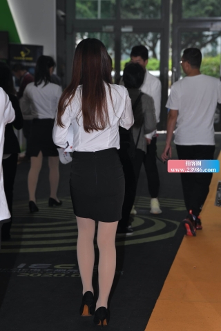 白衬衫OL丝袜展会美眉