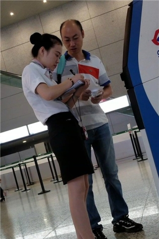 4k-OL制服空姐美女街拍丝袜（视频版）