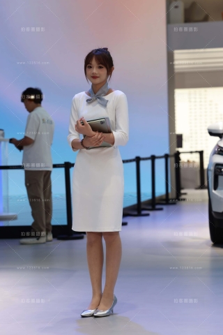 20241119甜美的女销售肉丝美腿