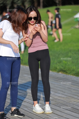 【小默赛帖】第1470篇★美女玩的好开心呀★