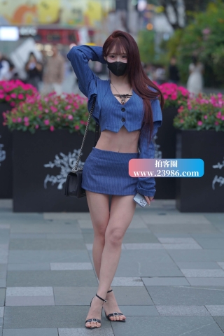 搭讪极品美腿靓丽小姐姐