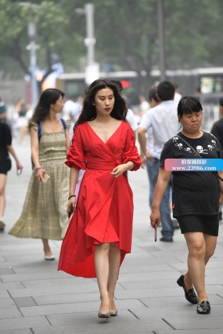 红裙高跟姐姐