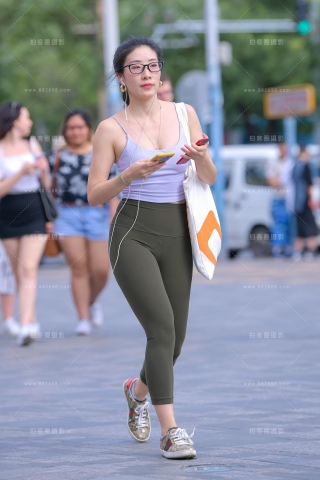 【街拍之魂赛帖】性感绿色紧身