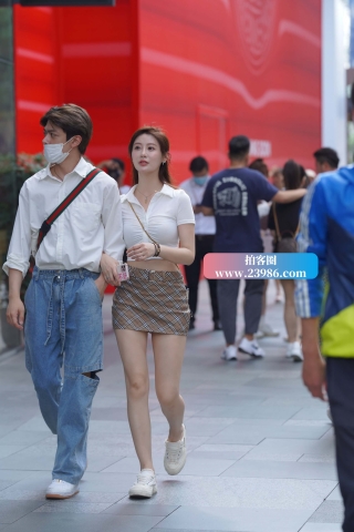 街拍高颜值短裙美女