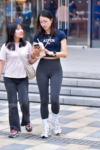 ★清秀瑜伽紧身裤美女