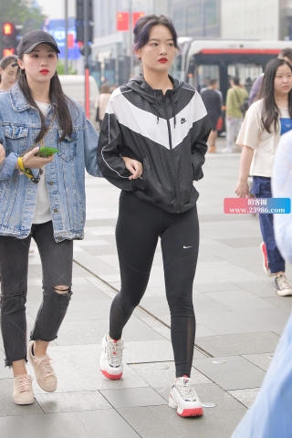 【视觉冲击赛贴】黑色紧身裤，丰臀小姐姐