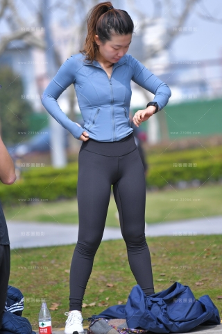 跳跃时出了一些尴尬状况