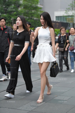 迎面走来，就像一道风景