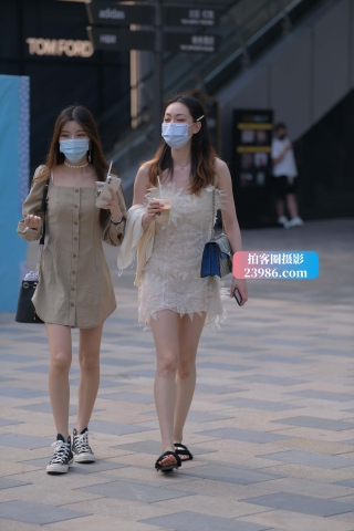 另一个版本，漂亮的羽毛群小姐姐