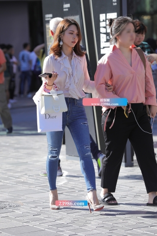 【视觉冲击赛贴】中秋节快乐，紧牛高跟美女